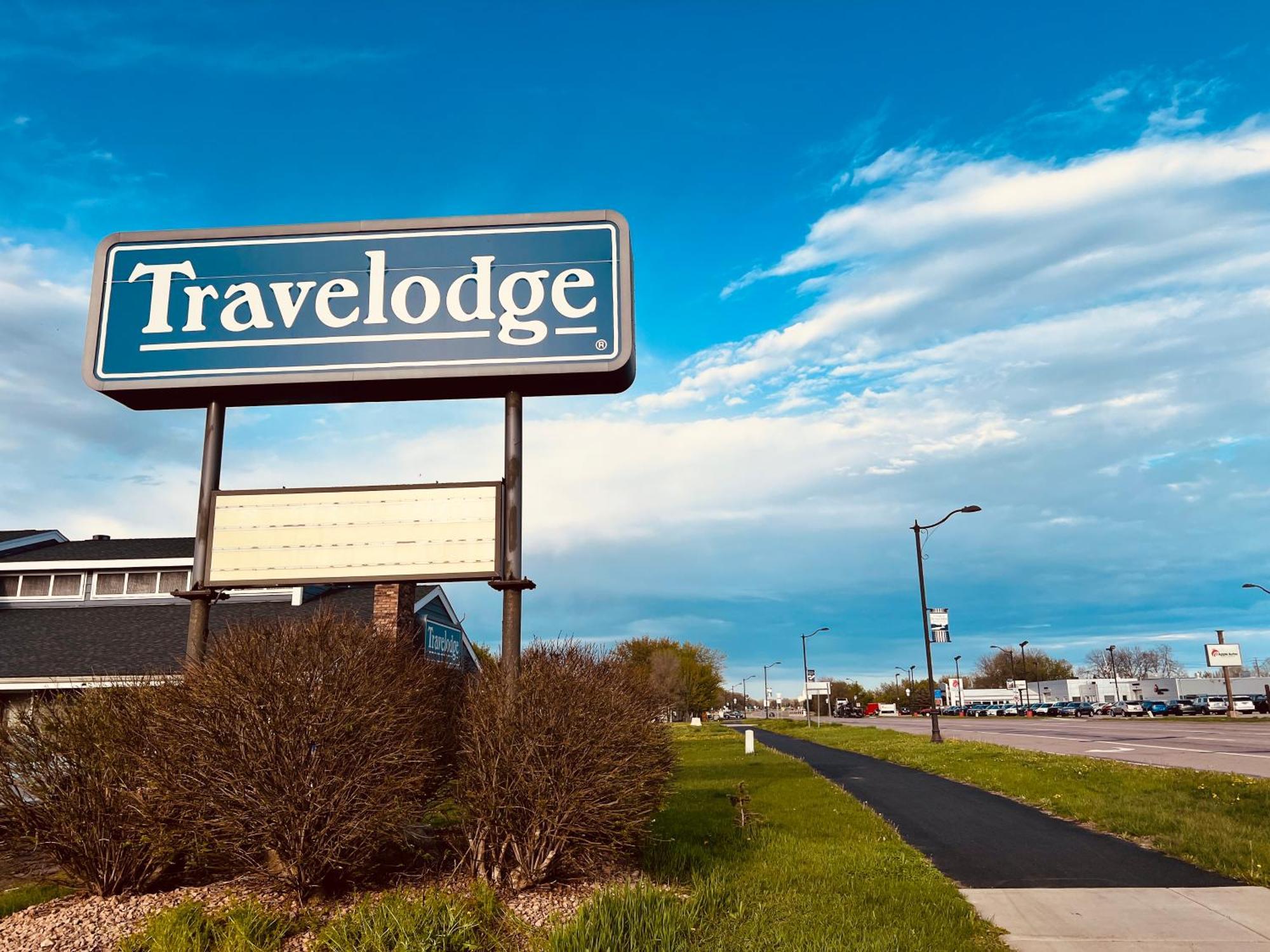 Travelodge By Wyndham Valleyfair Shakopee Exterior photo